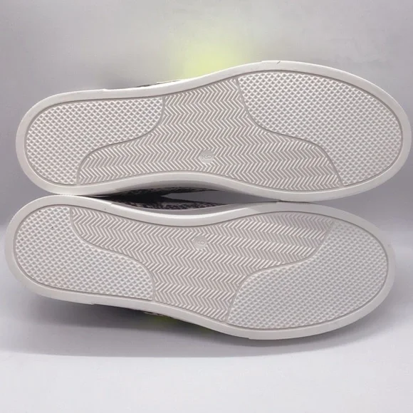 Steven by Steve Madden Reeves Printed Star Patch Sneakers - Picture 8 of 9